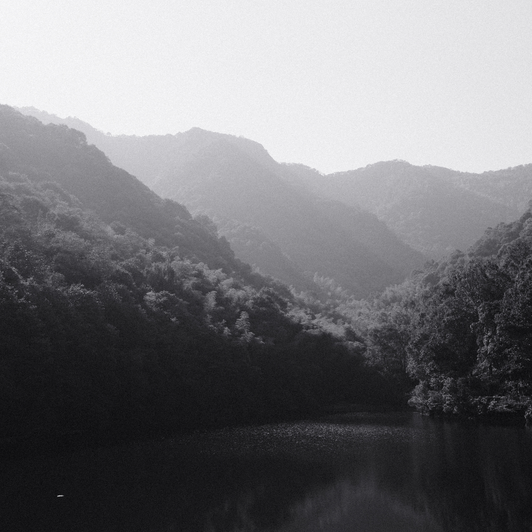 水库徒步
